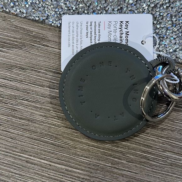 Lululemon Key Moments Keychain live in the moment gray NWT - Picture 4 of 4